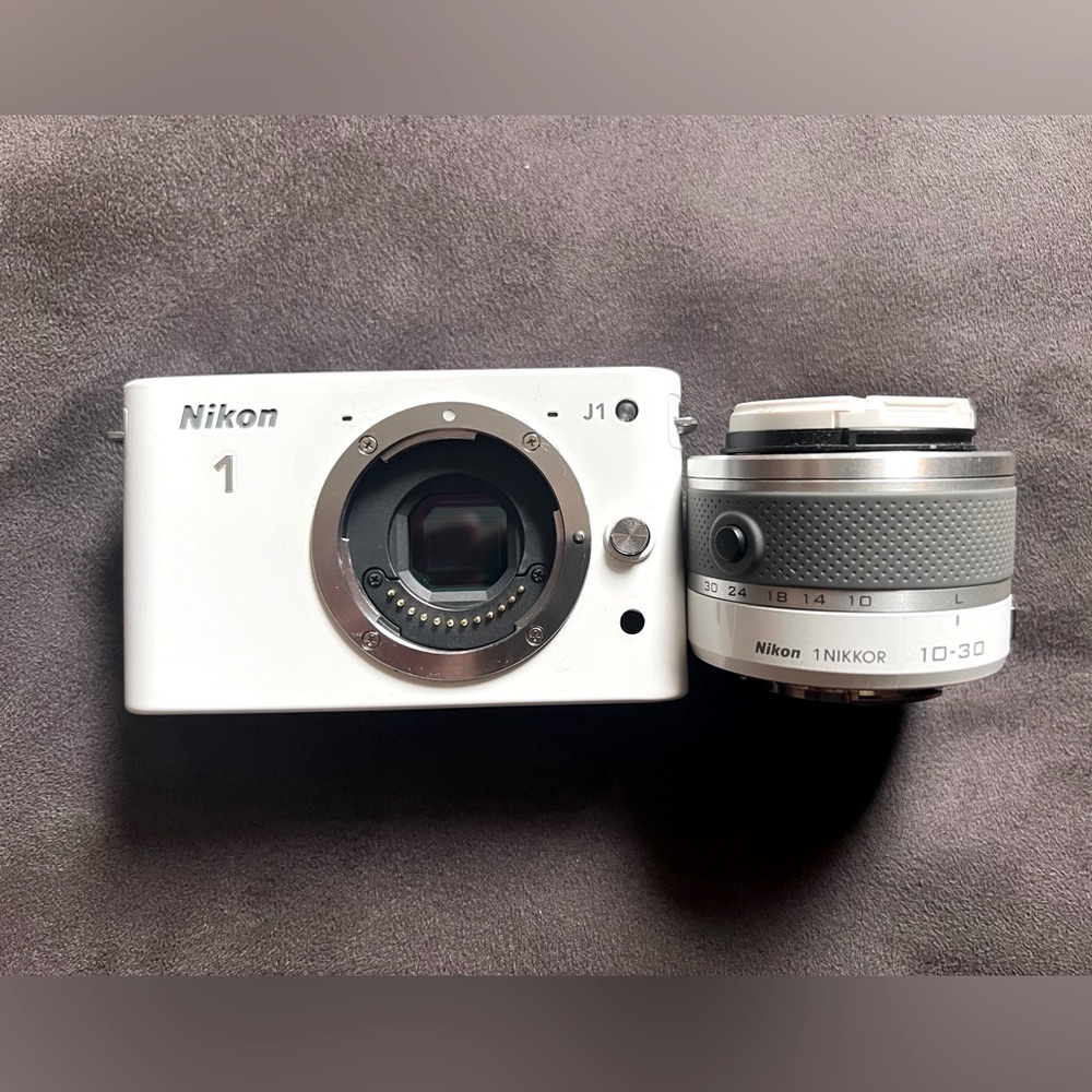 Nikon J1 10.1mp VR, 10-30mm Lens Kit, Mirrorless